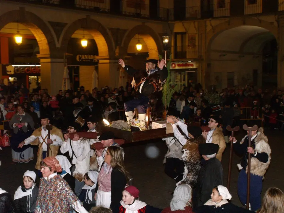 El Olentzero a su llegada en Tudela