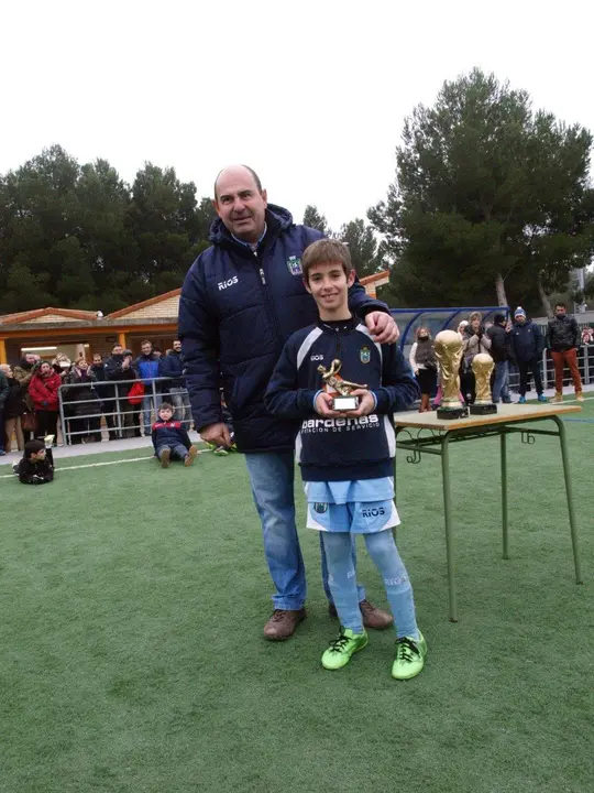 12-Alejandro-Salcedo-Mejor-Portero-torneo-alev&iacute;n-2005-1155-e1452159567483-768x1024.jpg