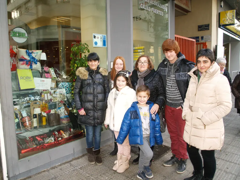 30-M&ordf;-Lourdes-Galindo-ganadora-cesta-Navidad-ZCBL-1155.jpg