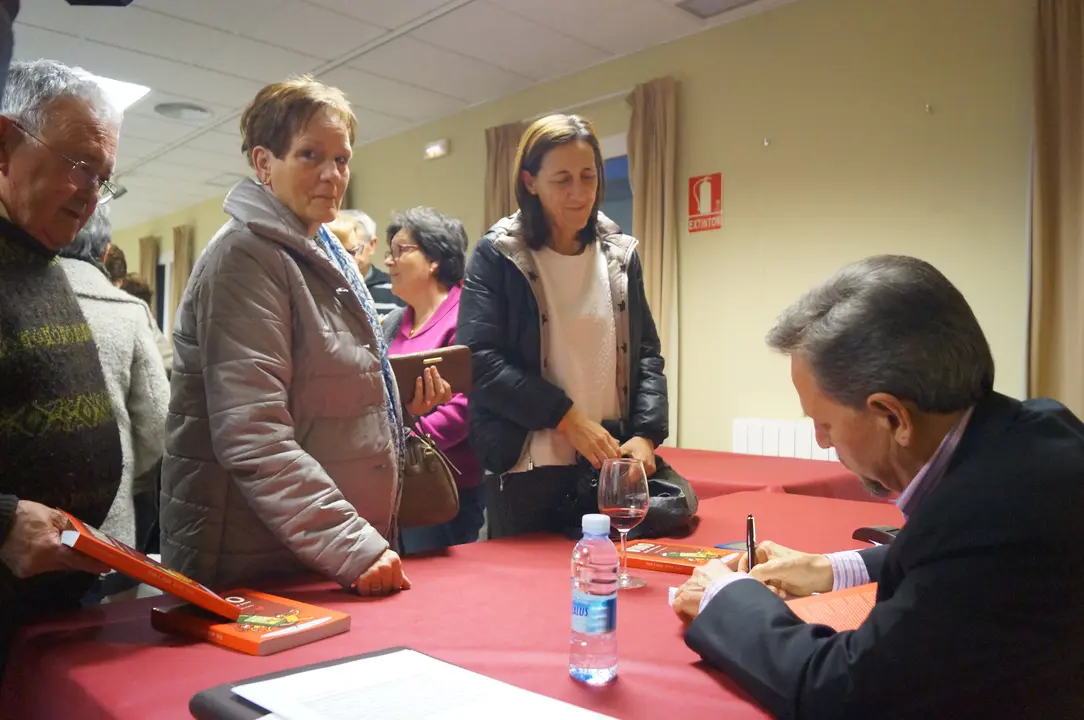 37-Presentaci&oacute;n-libro-Jos&eacute;-Luis-Arrondo-1159.jpg