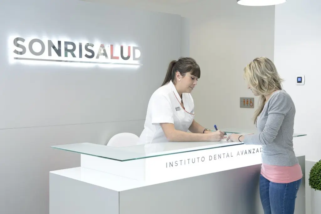 2-Recepci&oacute;n-de-Sonrisalud-1162-1024x682.jpg
