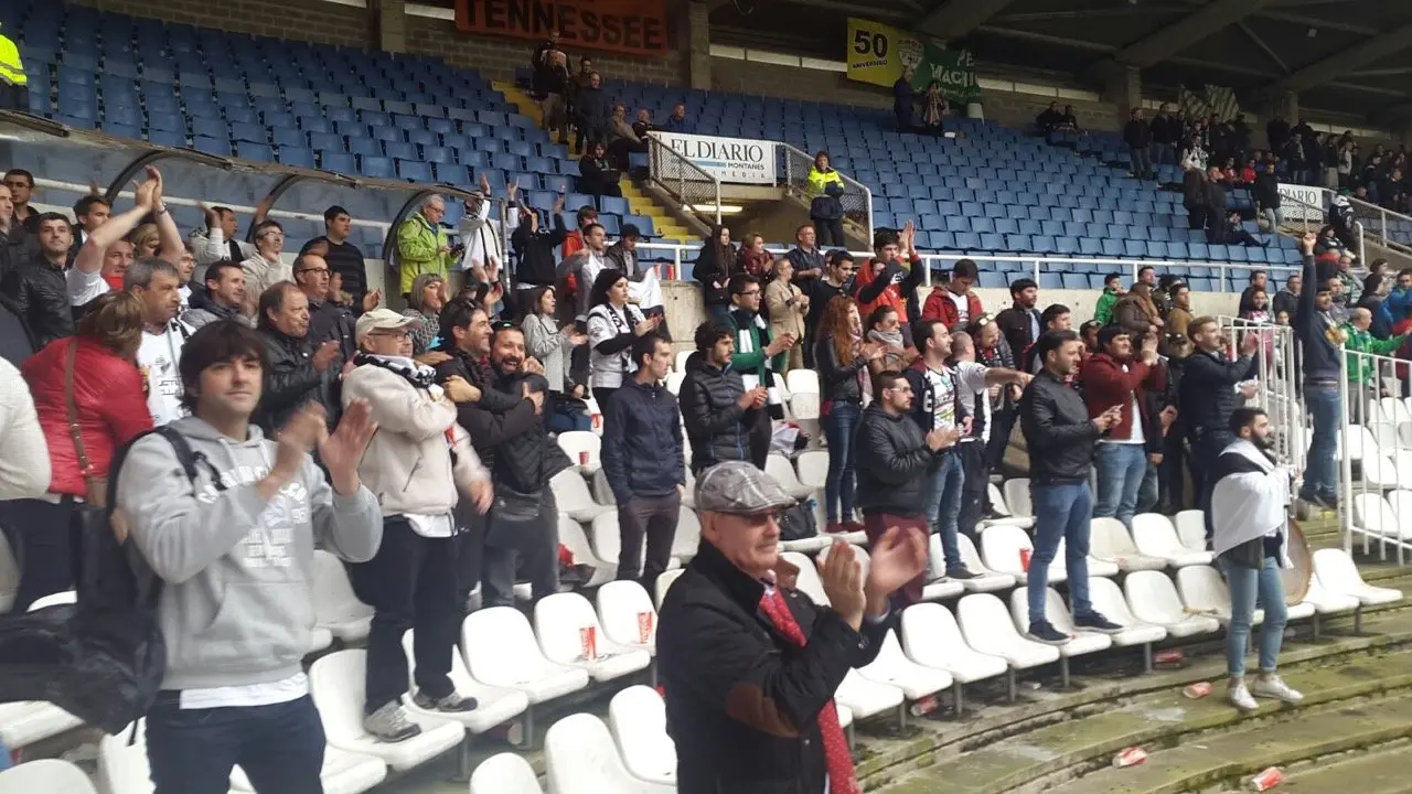 14-Aficionados-del-Tudelano-en-El-Sardinero-1163.jpeg