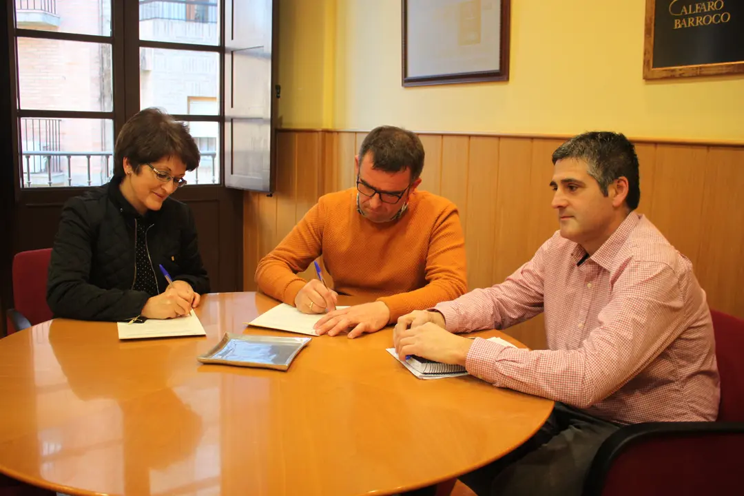 28-Renovaci&oacute;n-convenio-Alfaro-y-Ayuntamiento-1164.jpg