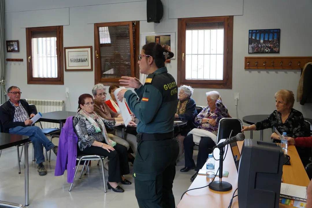 14-Charla-sobre-timos-en-Arguedas-1165.jpg