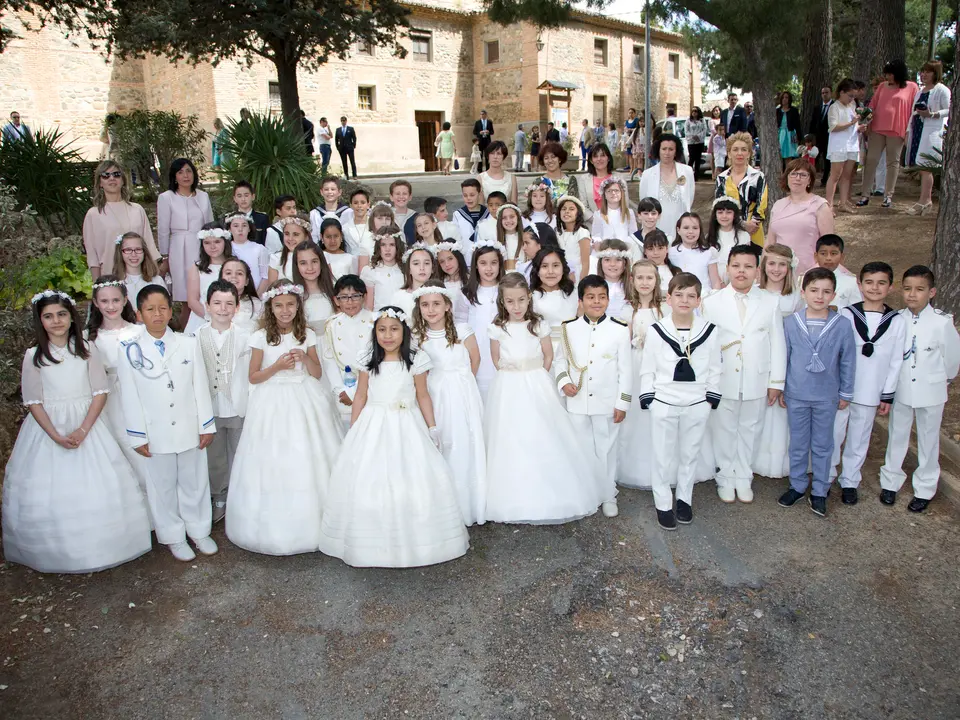 17-Corpus-Cintru&eacute;nigo-Los-ni&ntilde;os-de-1&ordf;-Comuni&oacute;n-en-la-Pur&iacute;sima-1166.jpg