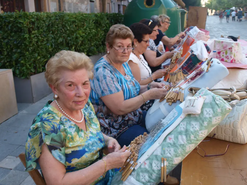 33-Mujeres-haciendo-bolillos-1170.jpg