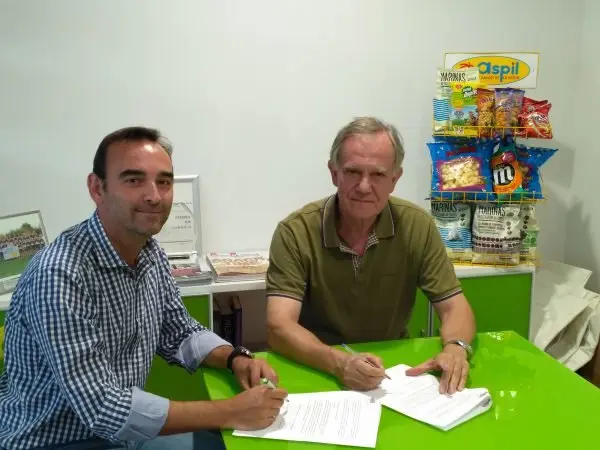 Firma-acuerdo-Grupo-Apex-Villa-Javier.jpg