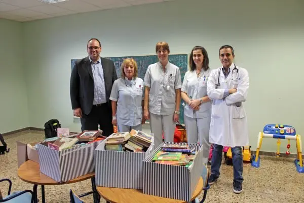 Foto-entrega-libros.jpg