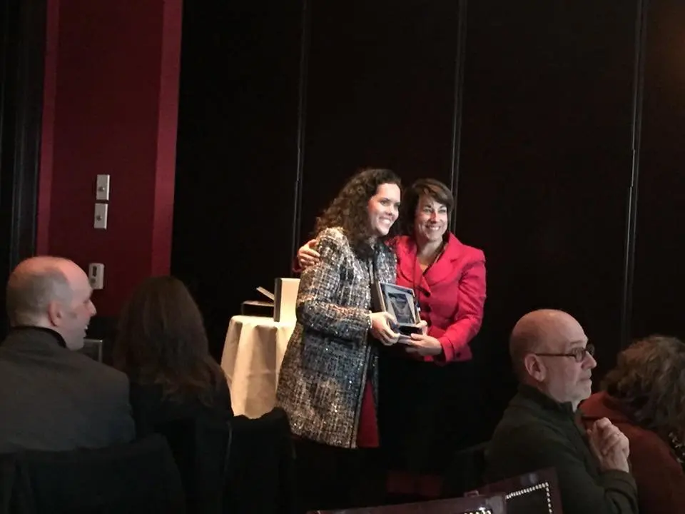 12-Vanessa-Garde-recibe-el-premio-1186.jpg