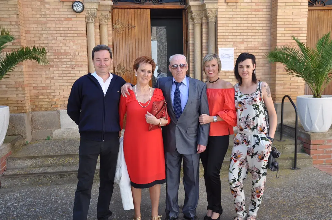 30 Jose Luis Tello y Rosalia Dominguez de Vidaurreta con sus hijos 1195