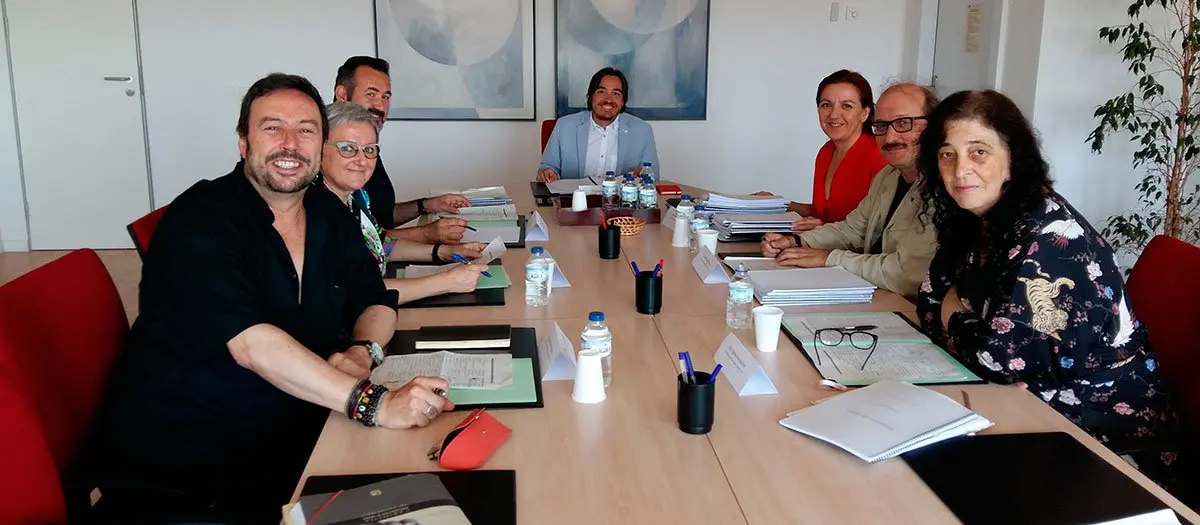 fichero.imagenes_Jurado_Premio_Miguel_Labordeta_417cf34f#2E#jpg