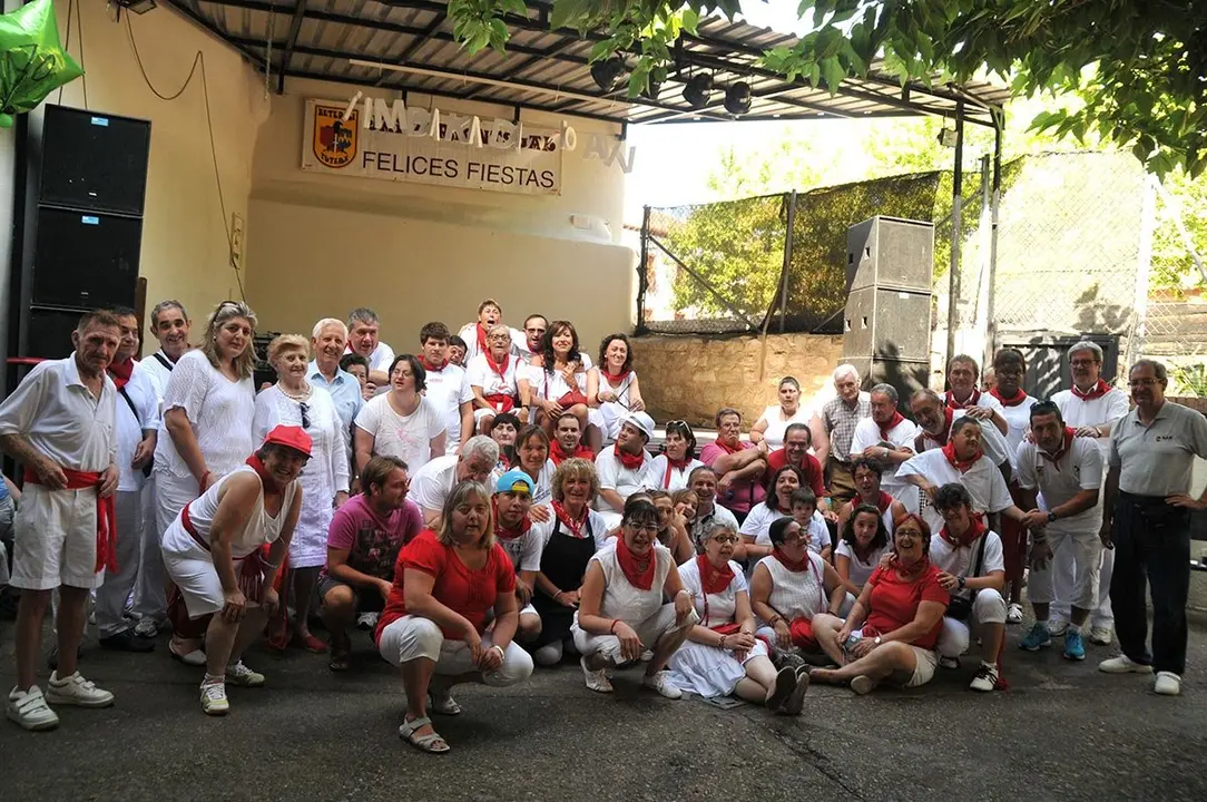 Todos los a&ntilde;os, la Pe&ntilde;a Beterri organiza un almuerzo con usuarios y voluntarios de ANFAS en el que todos disfrutan de un momento muy especial durante las fiestas