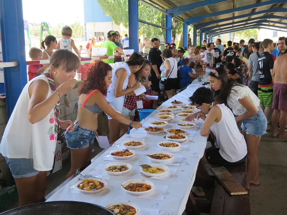 Los alfare&ntilde;os calentaron motores durante las Fiestas de la Juventud para la que se les ven&iacute;a encima... &iexcl;Sus fiestas patronales en honor a San Roque y San Ezequiel!. Con un poco de deporte, un buen calderete siempre entra mejor.