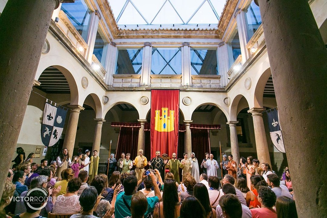 El Grupo de Teatro Aregrada pretende con estas actuaciones animar los veranos de la Villa de las Tres Culturas
