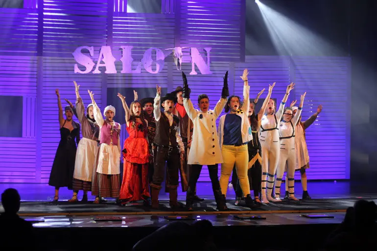 Teatro musical en euskera 'Han Hemenka' con Jaso Ikastola
