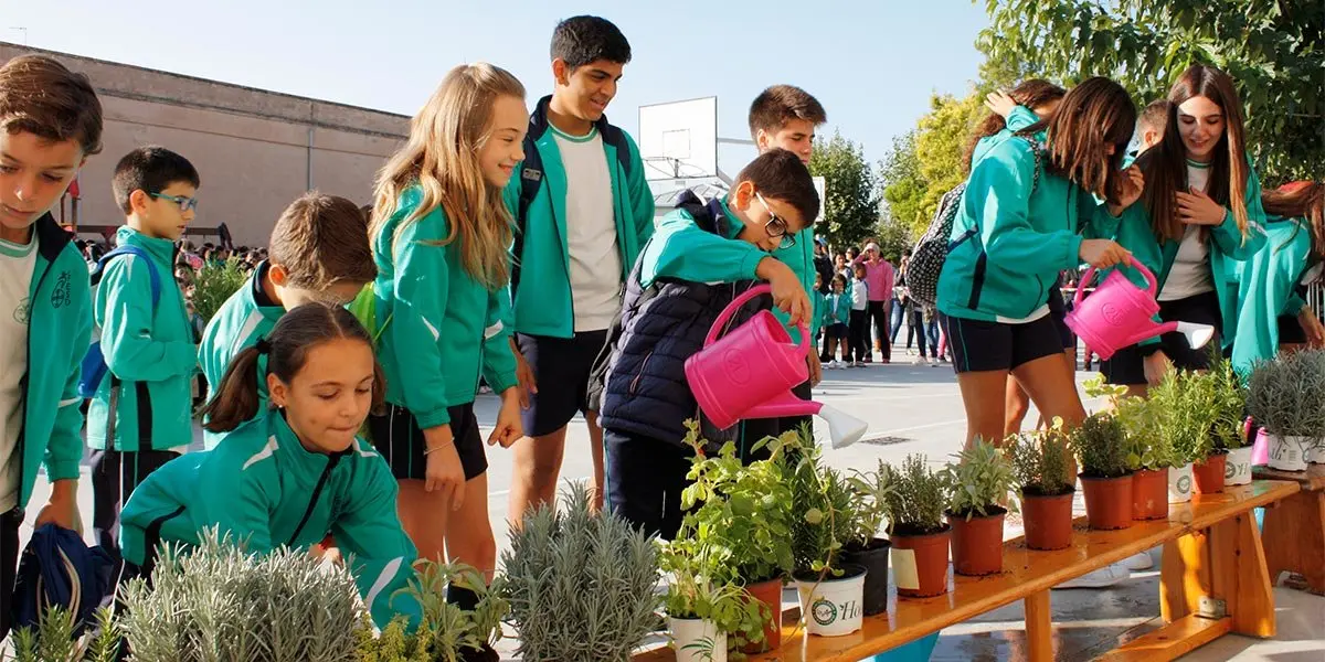 La Anunciata ha comenzado el curso por todo lo alto. Con un mont&oacute;n de actividades que fomentan el compa&ntilde;erismo y la diversi&oacute;n de sus alumnos con unas convivencias divertid&iacute;simas por el centro de Tudela. 
&iexcl;&Aacute;nimo con el curso 2017-18!