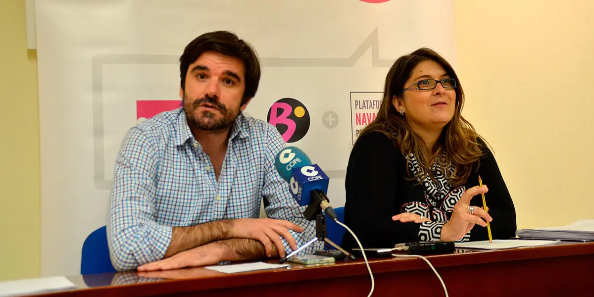 Eneko Larrarte y Olga Risue&ntilde;o durante la comparecencia