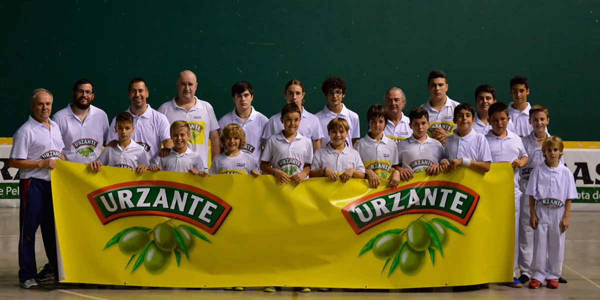 El Club Eraso cuenta con 22 alumnos pelotaris y 57 socios