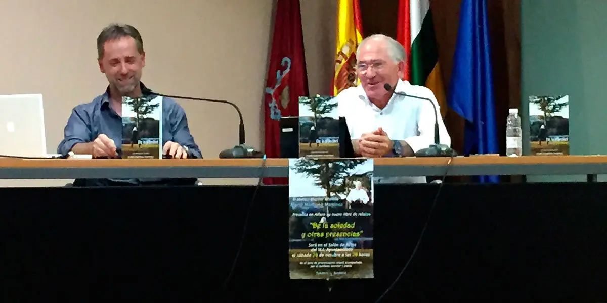 Mario Mart&iacute;nez acompa&ntilde;ado por Teo L. Basterra
