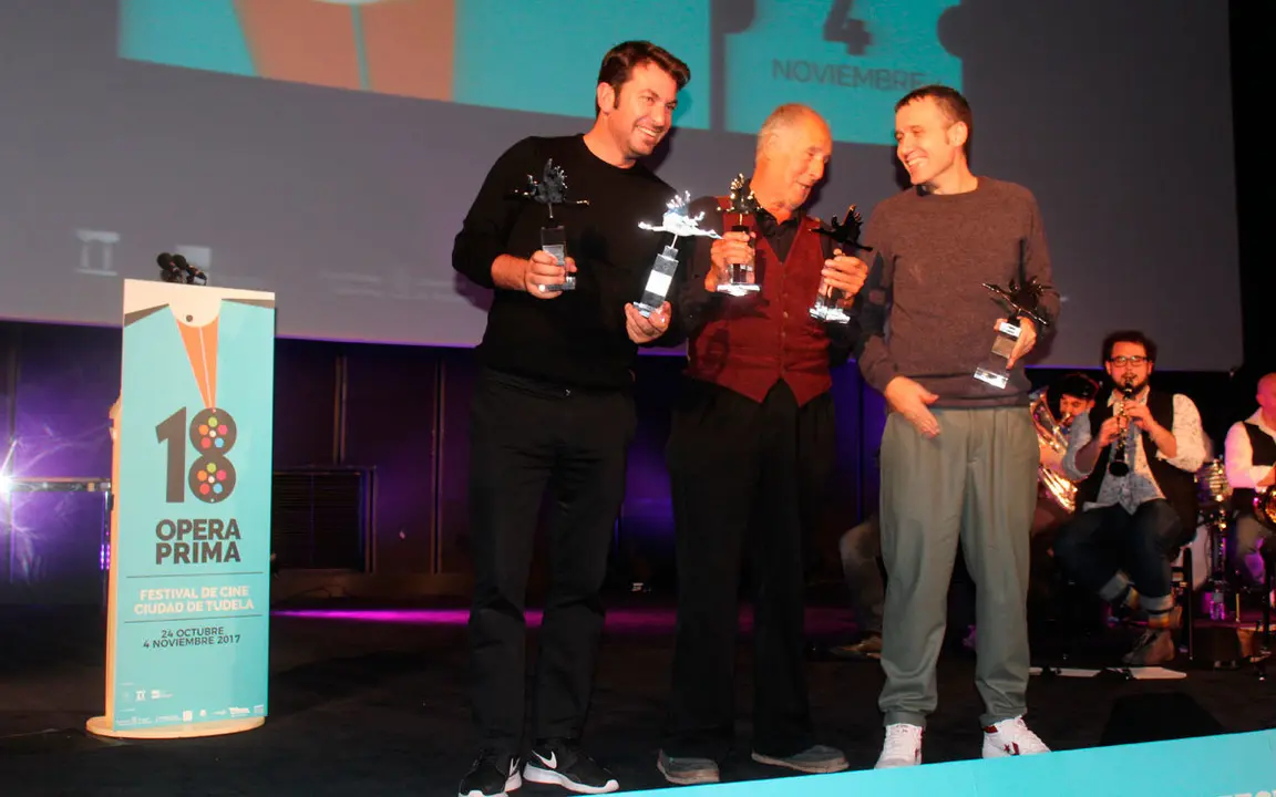 Arturo Valls, Ferm&iacute; Reixach y Lino Escalera, con sus premios.