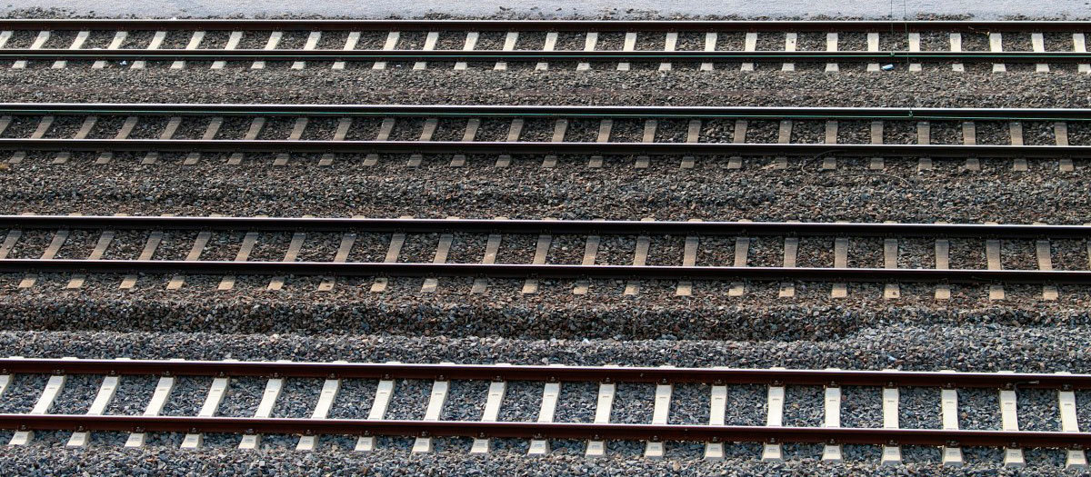 gleise_train_tracks_railway_gravel_track_bed_seemed_train_public_means_of_transport-1215642.jpg!d