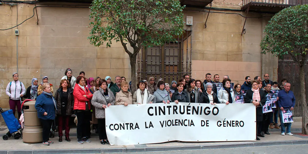 Concentraci&oacute;n contra la violencia de g&eacute;nero en Cintru&eacute;nigo