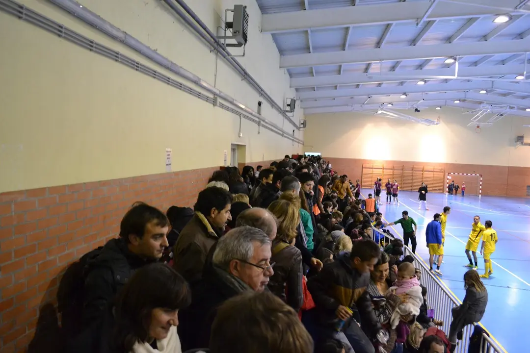Gran ambiente en una final del torneo navide&ntilde;o de f&uacute;tbol sala de Cervera