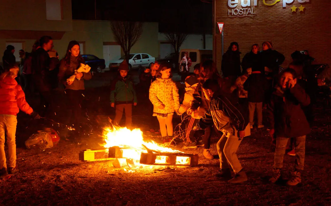 Enero_Hoguera-San-anton-en-Castejon
