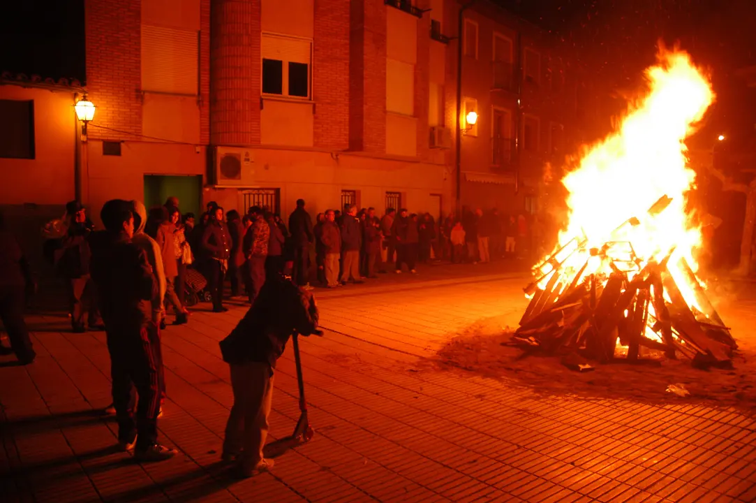 Hoguera municipal de San Ant&oacute;n en Cervera