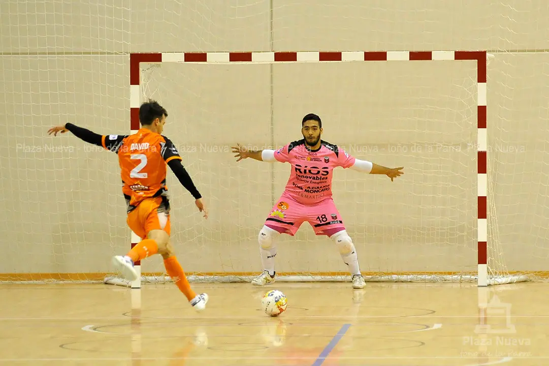 David lanza el penalti que supondr&aacute; el cuarto y definitivo gol