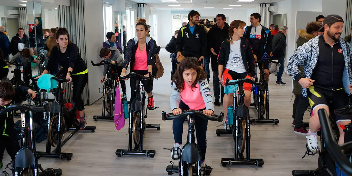 Mucha gente se acerc&oacute; a ver la inauguraci&oacute;n de este nuevo espacio polideportivo que cuenta con con una superficie &uacute;til de 141m&sup2;