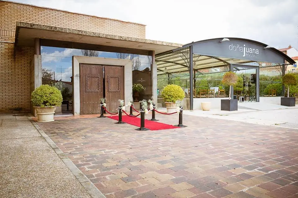 Hostal Do&ntilde;a Juana entrada