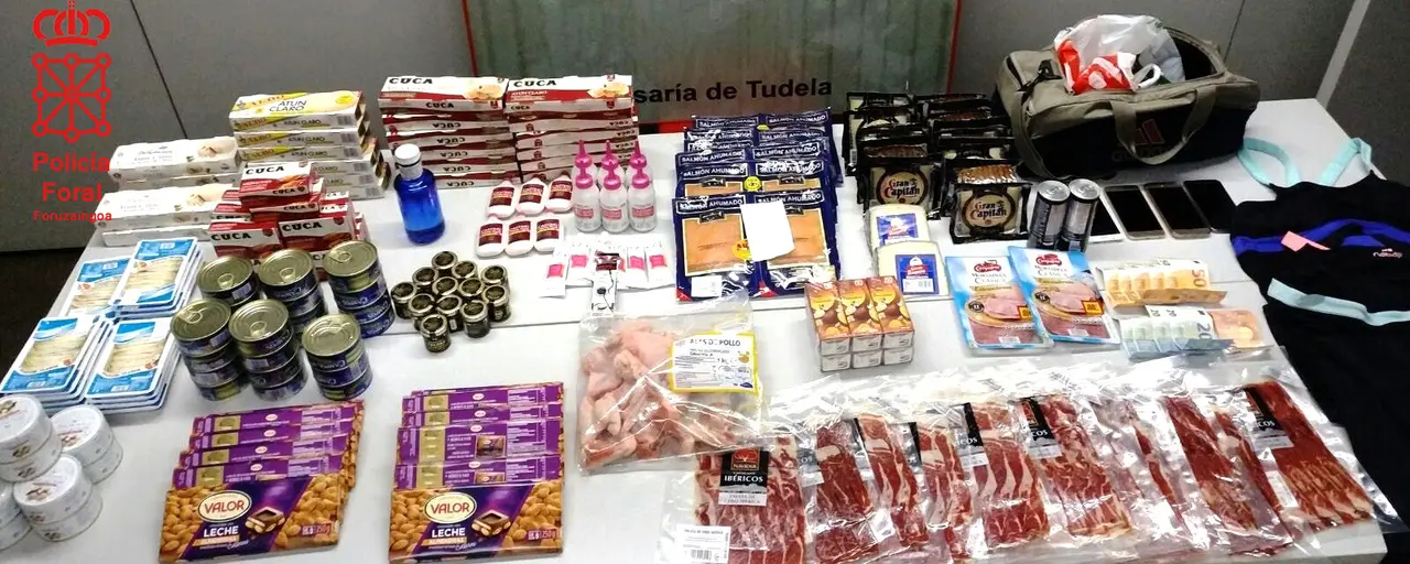Comida y dinero intervenidos a los detenidos