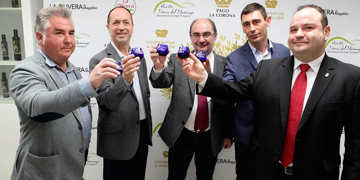El Presidente de Arag&oacute;n, Javier Lamb&aacute;n, inaugura la remodelaci&oacute;n de las instalaciones de la Cooperativa del Santo Cristo de Magall&oacute;n, junto con el alcalde de la localidad, V&iacute;ctor Chueca