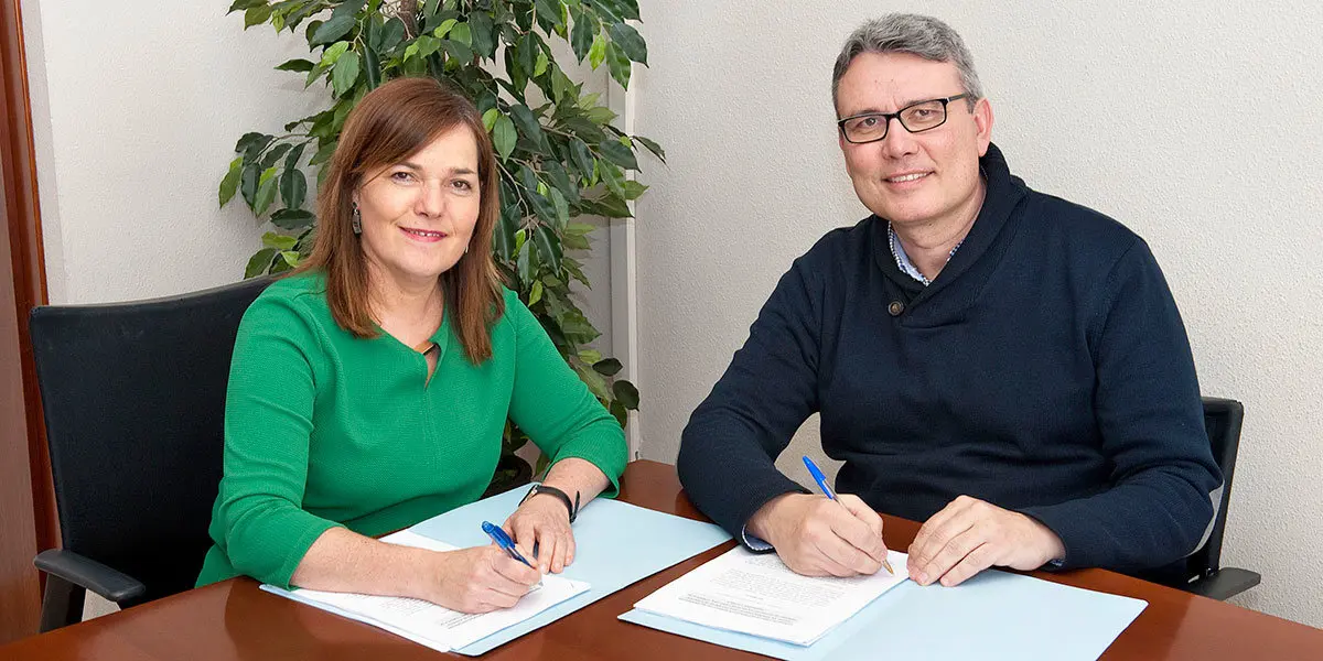 Gema Ma&ntilde;&uacute; y el director de la Fundaci&oacute;n Santa Luc&iacute;a-Adsis, Gilberto Padr&oacute;n