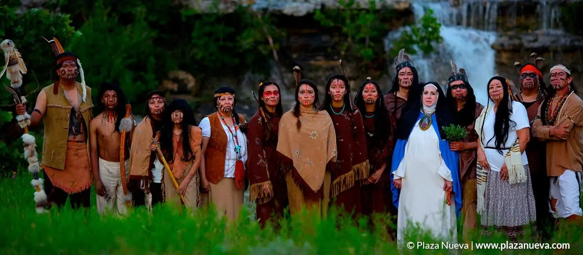Lady-in-Blue-with-Tejas-Natives-1630