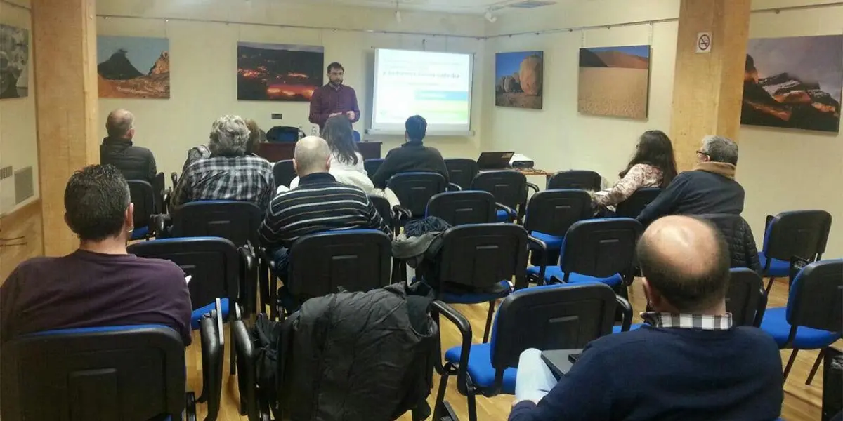 La charla fue impartida por Xabier Layarte, ponente