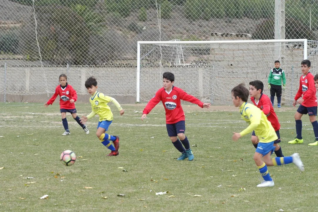 Partido de f&uacute;tbol base en el Club Polideportivo Juventud de Calahorra