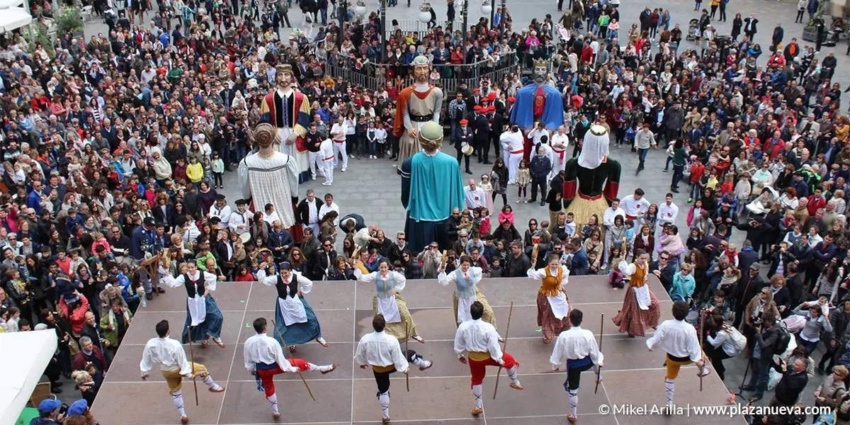El d&iacute;a grande, con el preg&oacute;n y el Cap&iacute;tulo General de la Orden del Volat&iacute;n, es uno de los m&aacute;s multitudinarios en las Jornadas de la Verdura