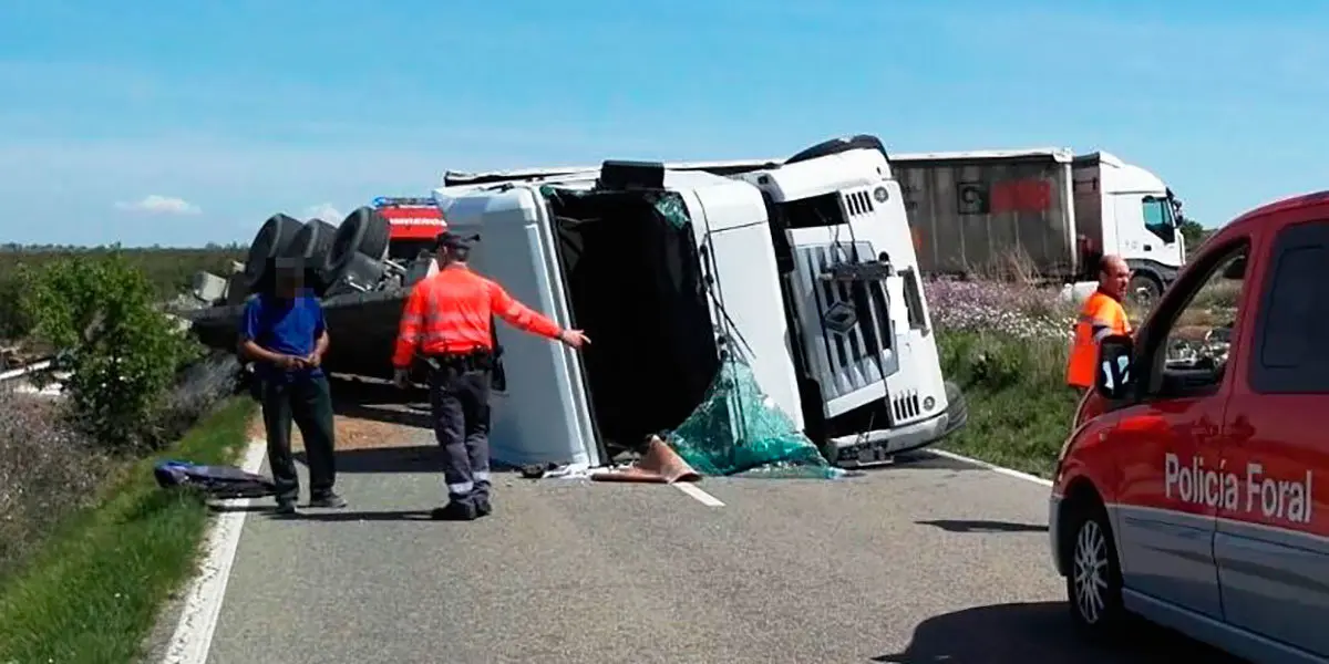 As&iacute; ha quedado el cami&oacute;n tras el accidente