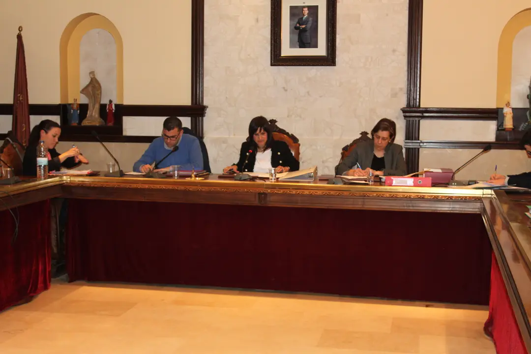 Presidencia Pleno, alcaldesa, Secretarian y la portavoz socialista