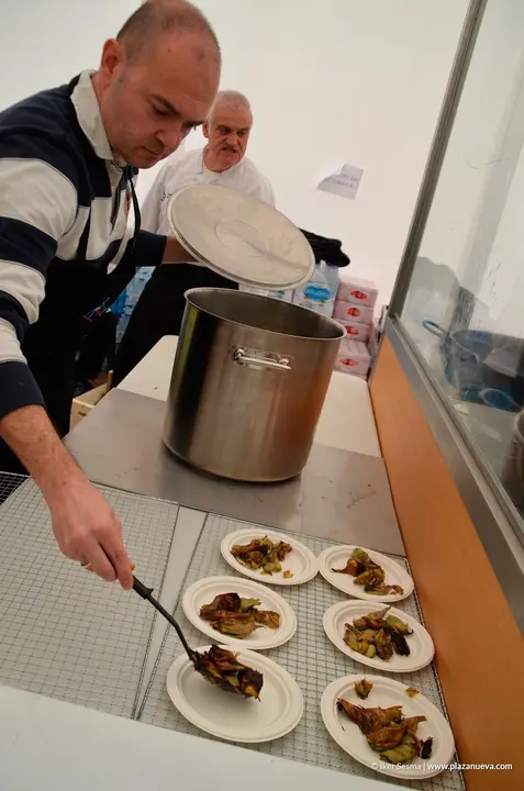 Degustaci&oacute;n popular de alcachofas 5