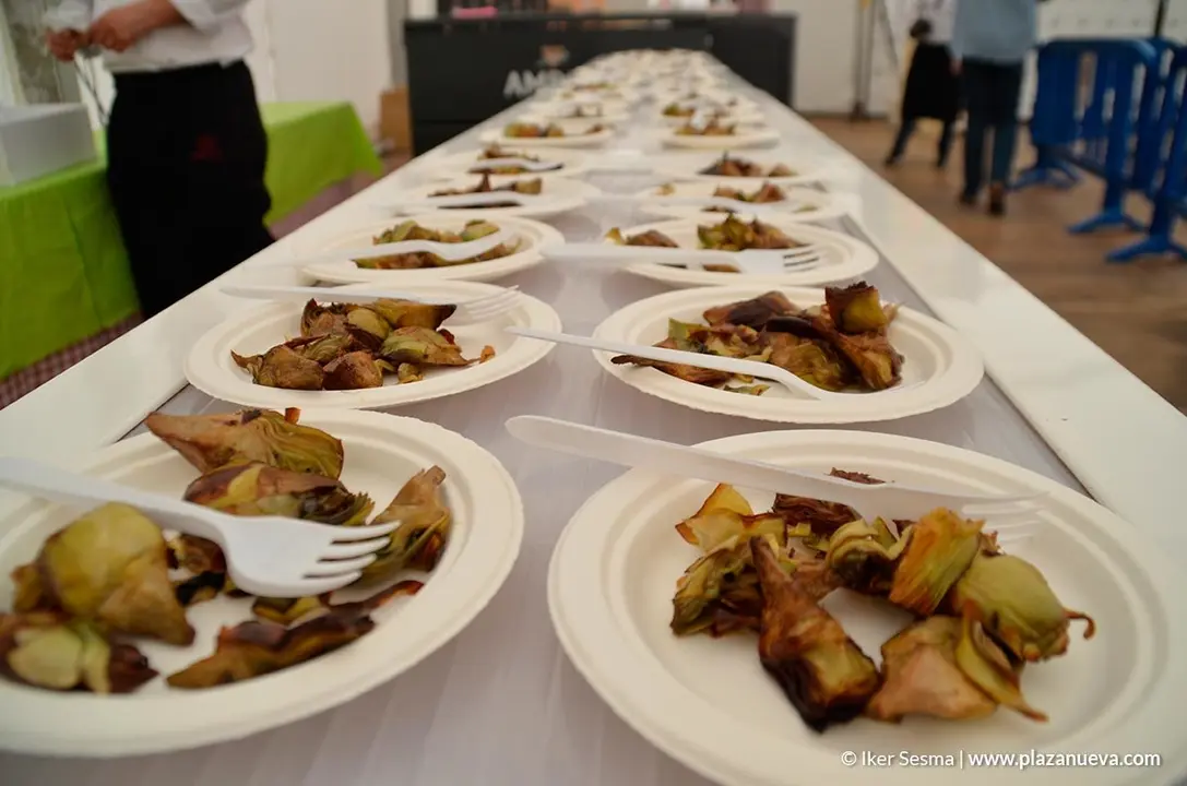 Degustaci&oacute;n popular de alcachofas 7