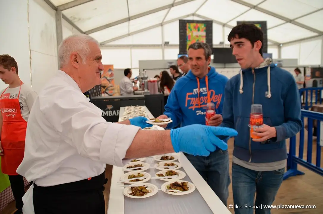 Degustaci&oacute;n popular de alcachofas 8