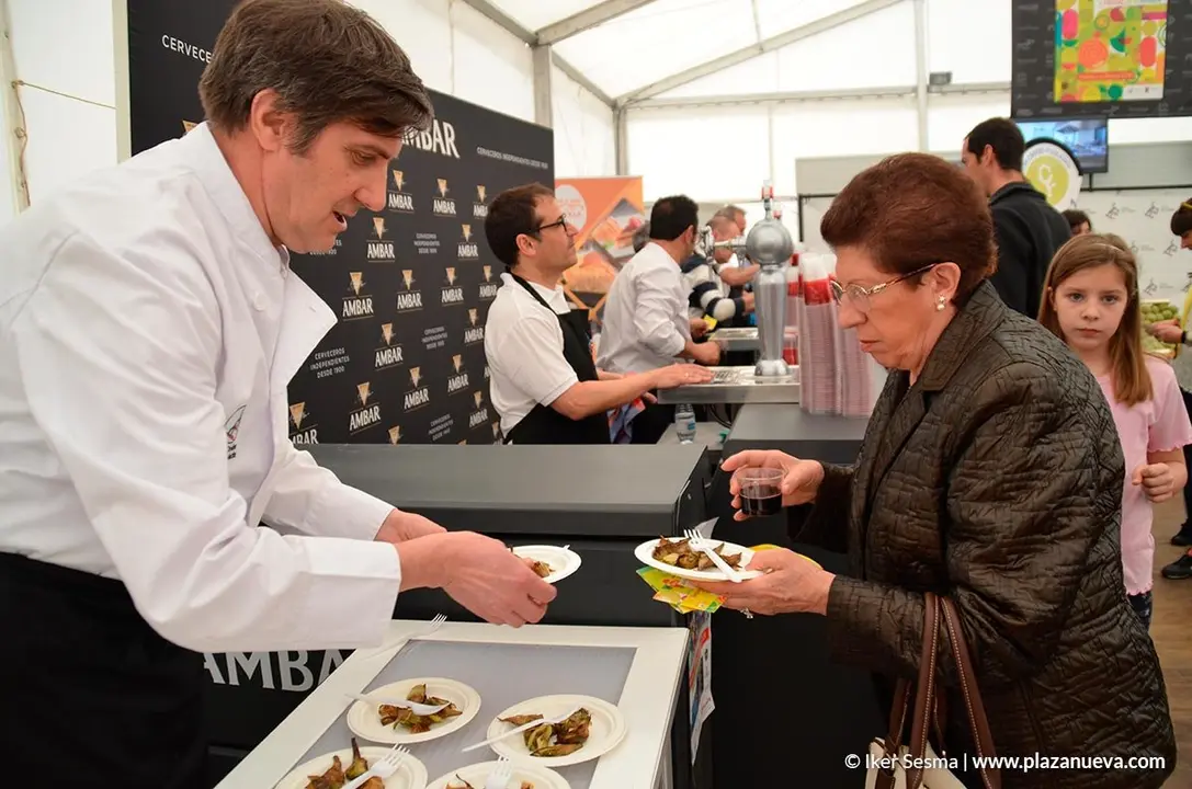 Degustaci&oacute;n popular de alcachofas 11