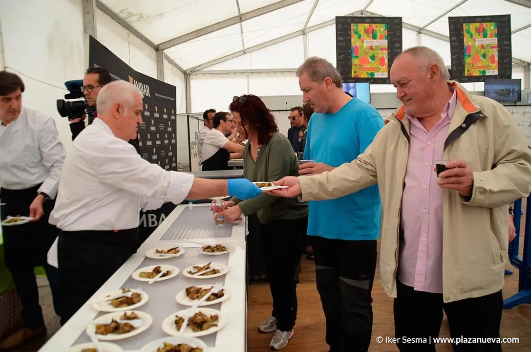 Degustaci&oacute;n popular de alcachofas 14