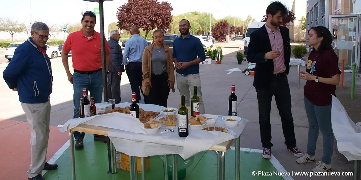 Motocultores La Ribera Un aperitivo servido en la campa exterior anim&oacute; la jornada