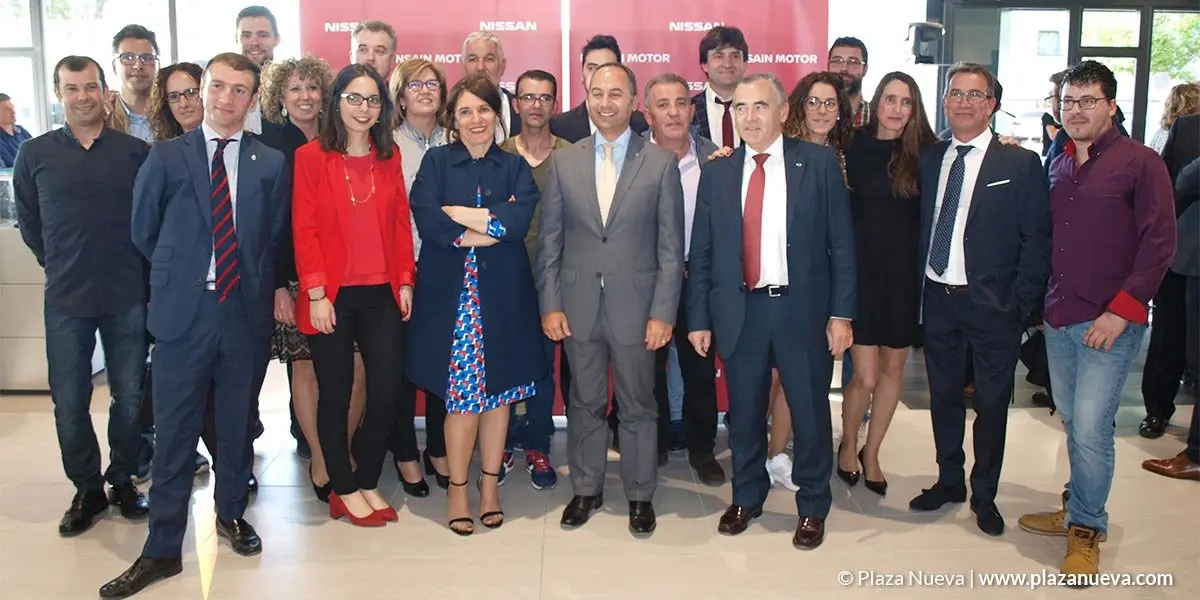 Todo el equipo de Unsain Motor en la Ribera junto a Francisco Esparza y Marco Toro