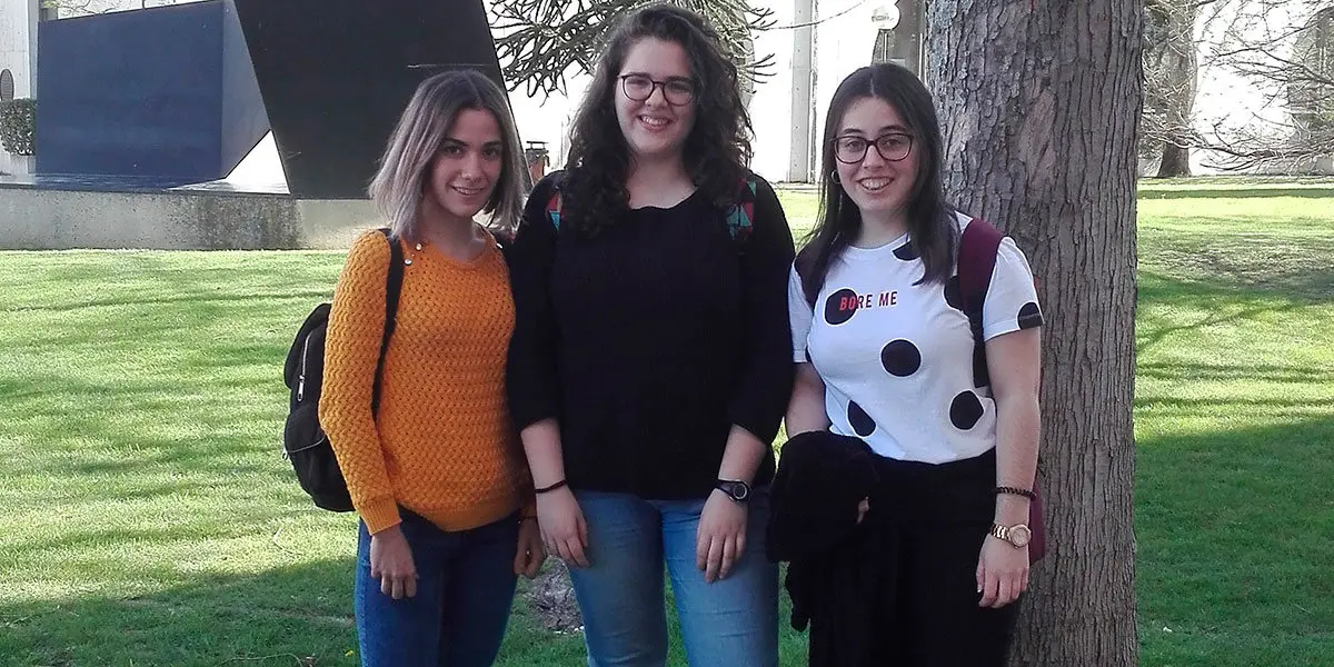 Marta Mart&iacute;nez (ganadora), Lidia Garijo y Cinthia Gonz&aacute;lez, alumnas del Benjam&iacute;n que participaron en la Olimpiada
