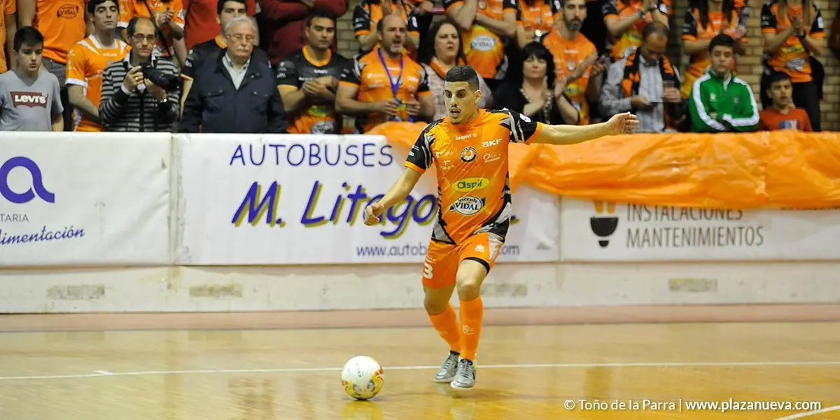 Hamza jugando con el Ribera Navarra